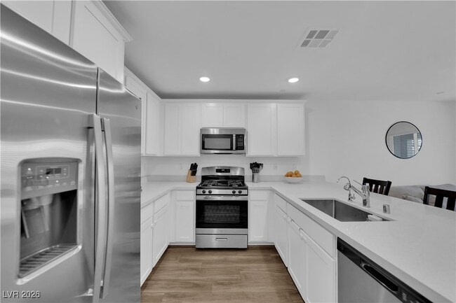 Building Photo - 6200 Foxes Dl St