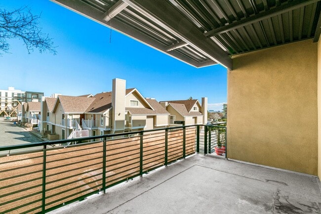 Building Photo - Fantastic Condo With Central AC And 1 Reserved Garage Parking Space!