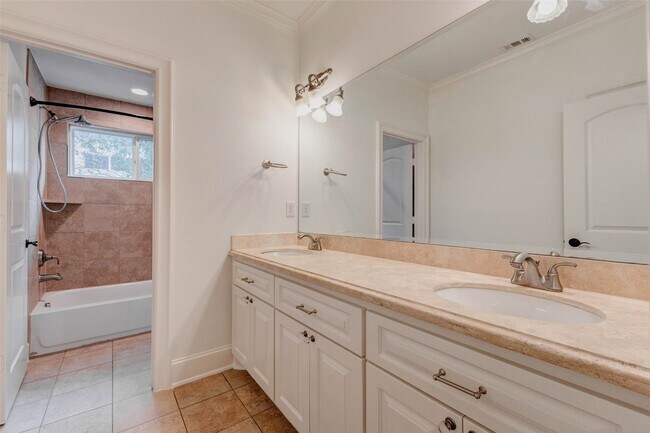 Building Photo - 5410 Valerie St