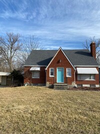 Building Photo - Three bedroom, one bathroom single family ...