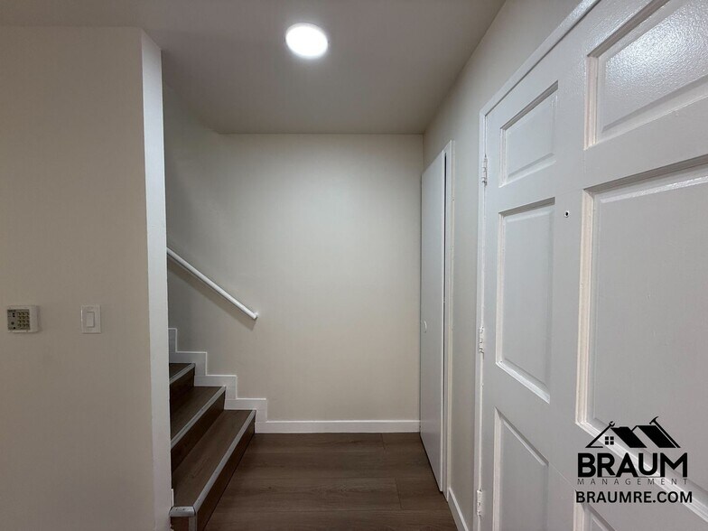 Building Photo - 14257 Friar St