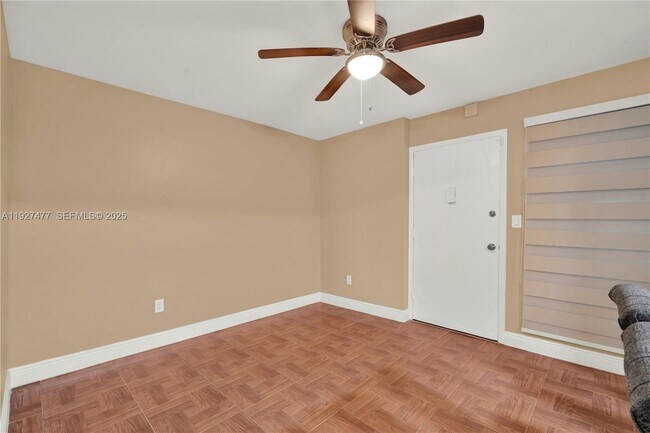 Building Photo - 1340 Lincoln Rd