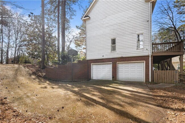 Building Photo - 3460 Goldenrod Dr