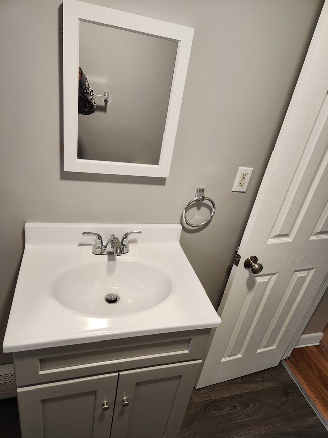 Upstairs Bathroom - 14 Arlington Rd