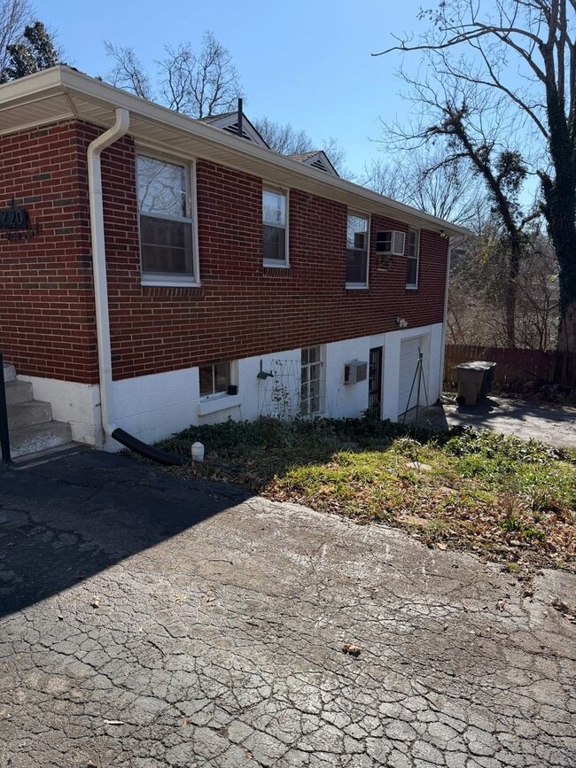 Building Photo - 4 bd 2 ba including a basement apartment in a great East Nashville location