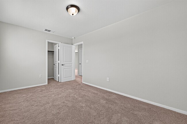 Building Photo - 24603 Royal Pike Dr