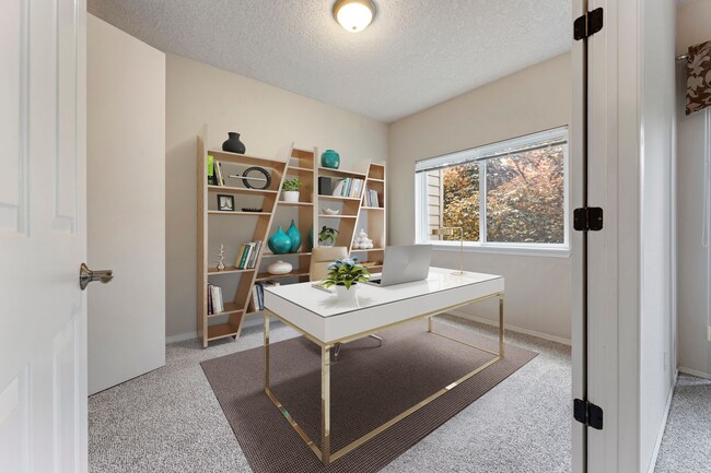 Building Photo - 3-bedroom 2 bath condo with a balcony in s...