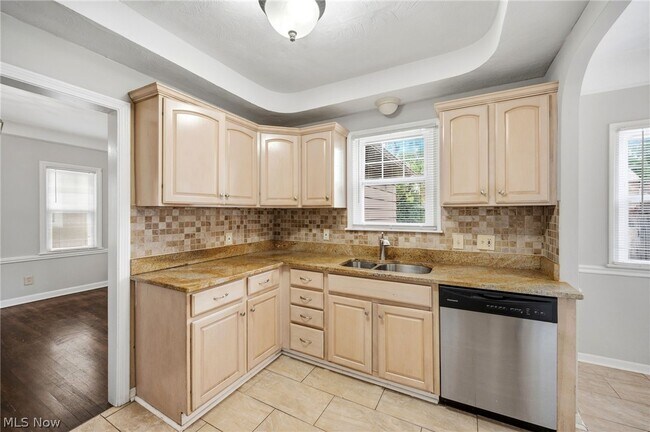 Building Photo - 3889 Grenville Rd