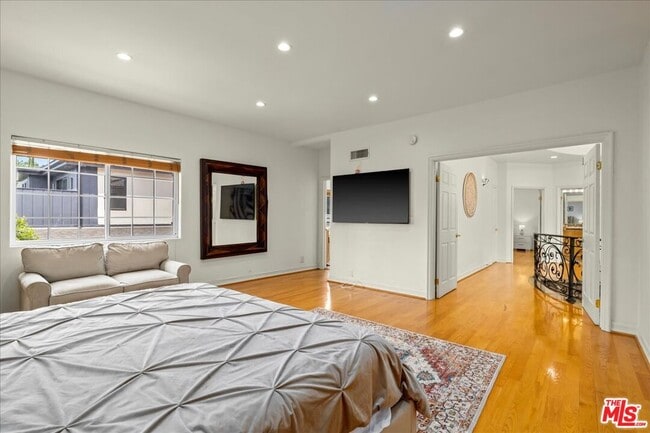 Building Photo - 5029 Lemona Ave