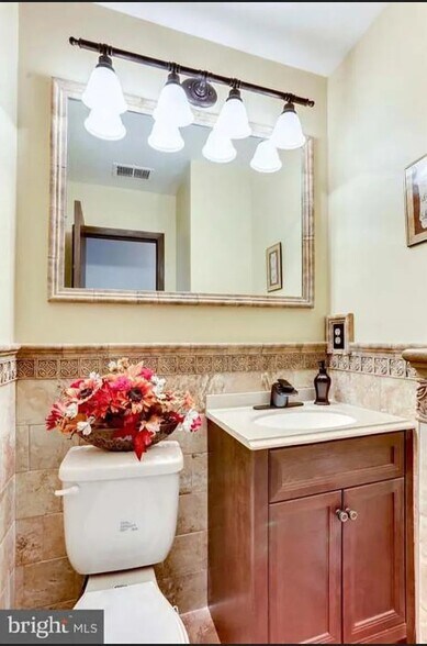 Building Photo - 8723 Ridge Hollow Ct