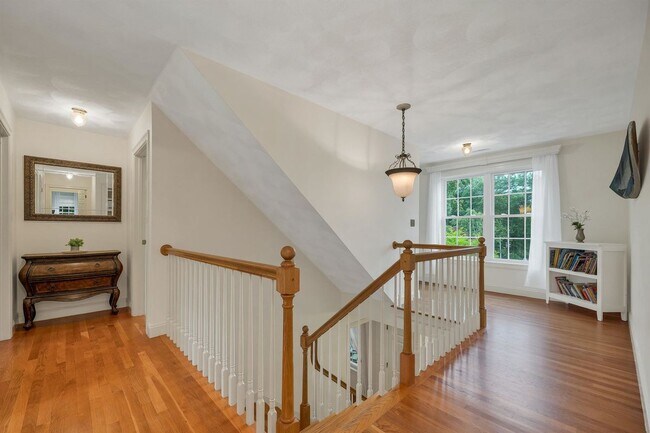 Building Photo - 8 Hemlock Ln
