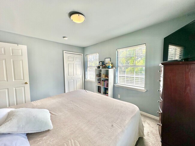 Building Photo - Simple & comfortable 2Beds/1Bath condo-liv...