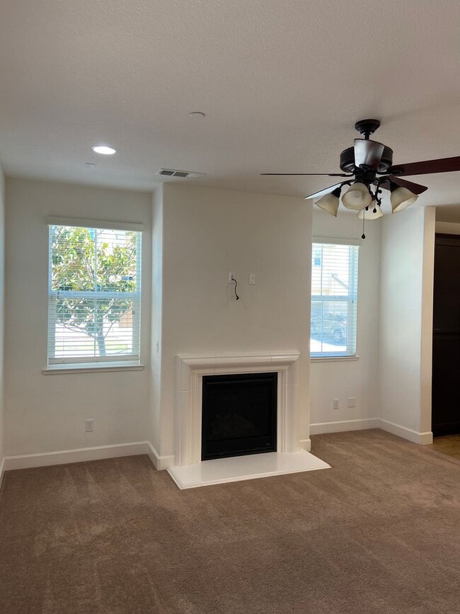 Building Photo - Turnstone Community off Iron Point & Prairie City. 4 Bdrm, 3 Bath - Walk to nature trails, park, ...