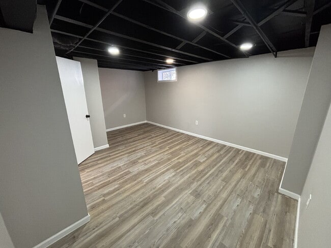 Building Photo - Spacious home in Gary!