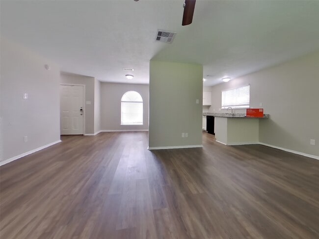 Building Photo - 2706 King James Ct