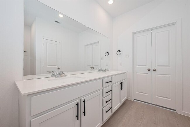 Building Photo - 26615 Coast Redwood Dr