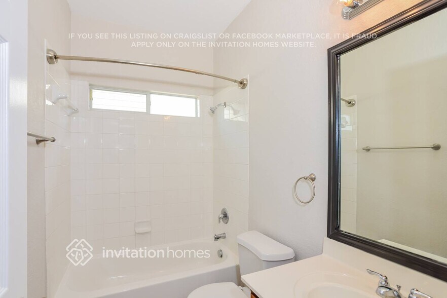 Building Photo - 710 Campion Red