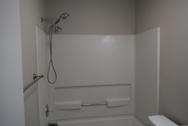 Building Photo - 668 Bartons Landing Pl
