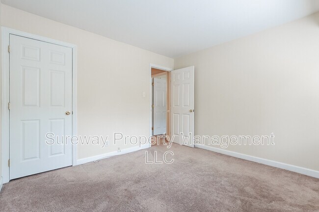 Building Photo - 123 Echelon Rd