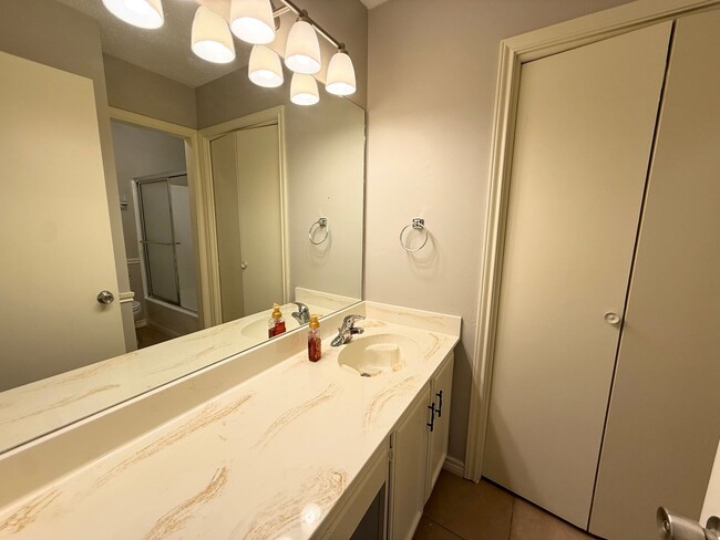 Building Photo - 3-bed/2-bath near Paluxy/Grande!