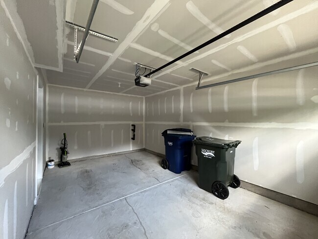 Building Photo - 1532 39th Ave Lp NE