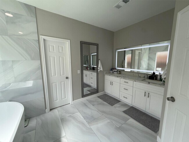 Building Photo - 22430 Tullis Trail Ct