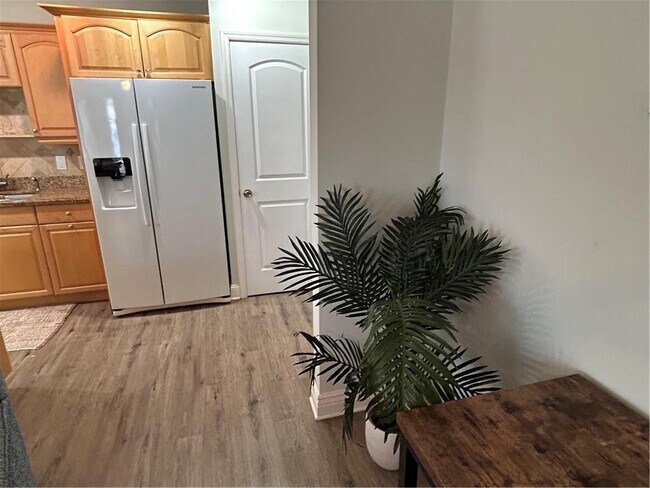 Building Photo - 2737 NE 28th St