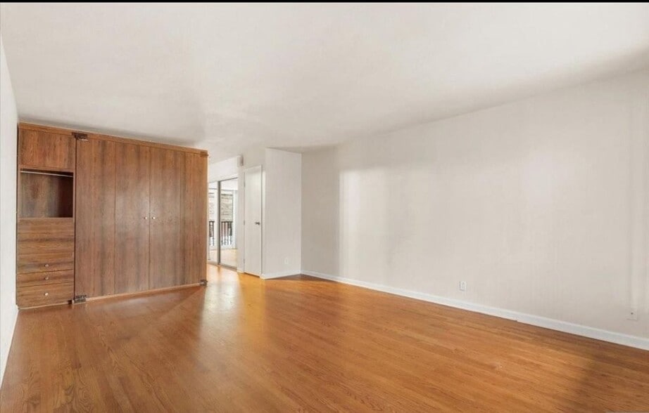 Building Photo - 61 S Sable Blvd