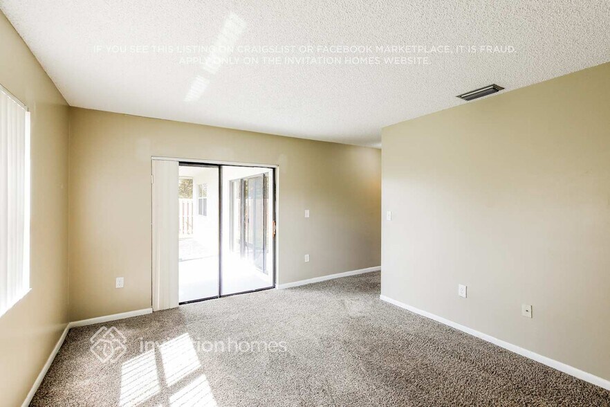 Building Photo - 5941 York Ln