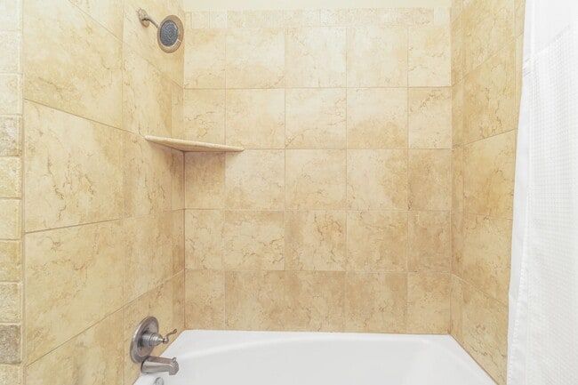 Building Photo - ** 3 bed 2 bath located in McGehee Estate ...