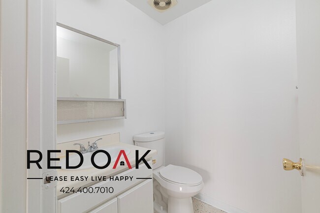 Building Photo - 1341 W 37th Pl