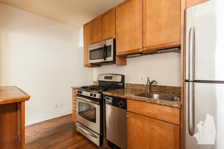 Building Photo - 744 W Addison St