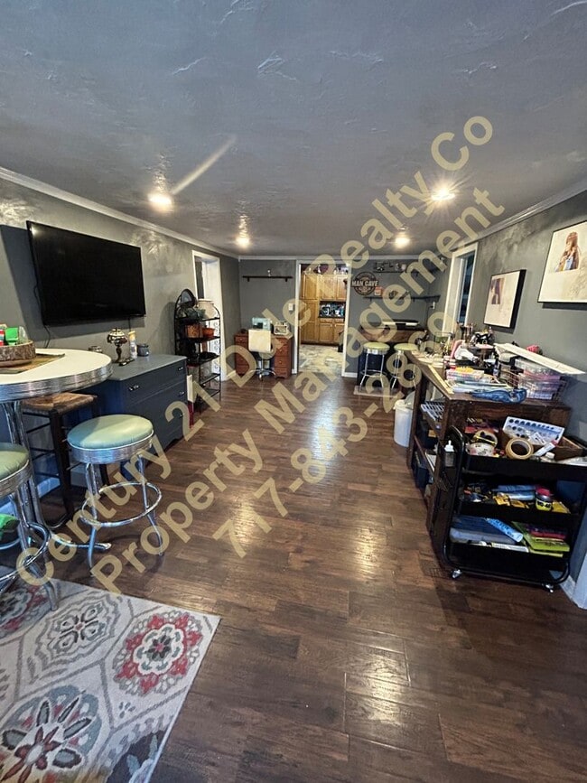 Building Photo - Large 3 Bedroom, 2 Bath Pet friendly home with off street parking and a 600sqft detached garage