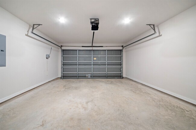 Building Photo - 820 Sendero Trail