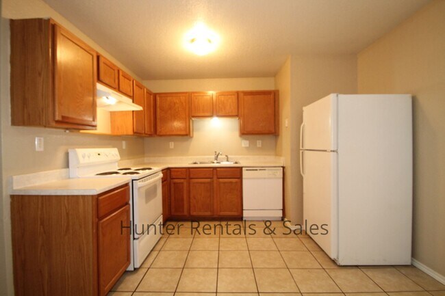 Building Photo - Updated 3-Bedroom, 2-Bath Townhome with Do...