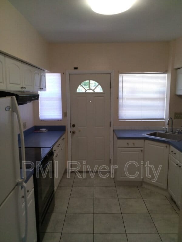 Building Photo - 5405 Matanzas Way
