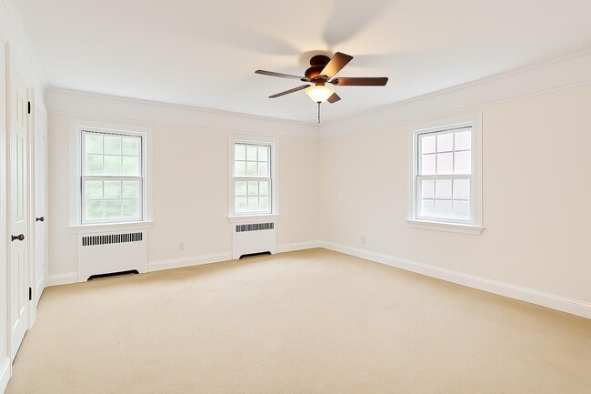 Building Photo - 45 Darina Ct