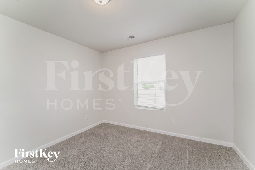 Building Photo - 10714 Rivergate Dr NW