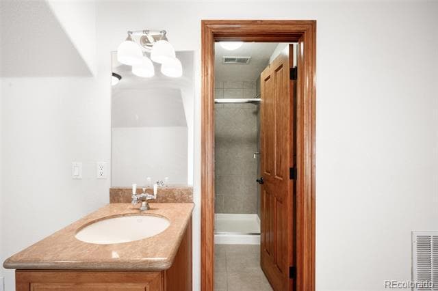 Building Photo - 1705 W Hinsdale Pl