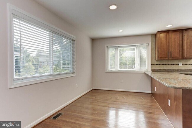 Building Photo - 11821 Charen Ln
