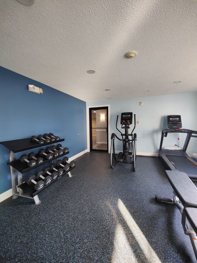 Building Photo - ONE MONTH FREE!!! 1 Bed/ 1 Bath Unit in the heart of North Charleston Available ASAP or February ...