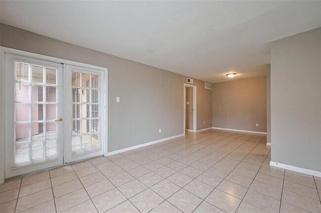 Building Photo - 9090 S Braeswood Blvd
