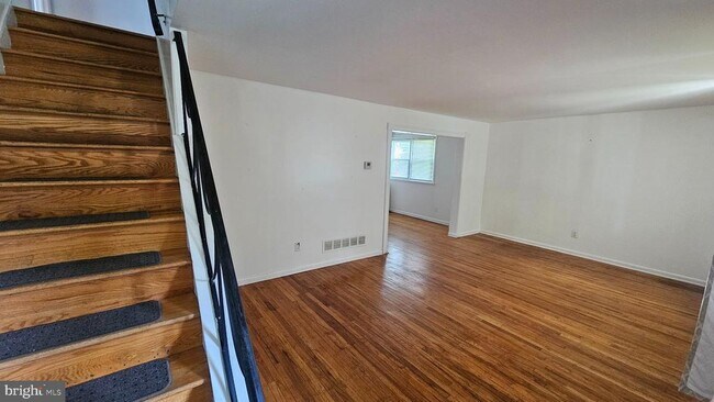 Building Photo - 328 Rees Dr