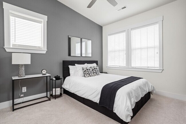 Building Photo - 1616 Pleasant St