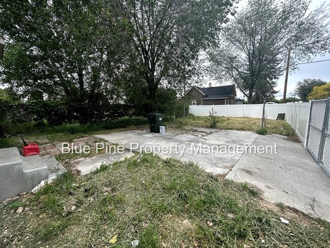 Building Photo - 648 E Poplar St