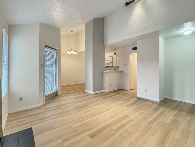 Building Photo - 2021 Spenwick Dr