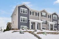 Building Photo - 2480 Bella Dr