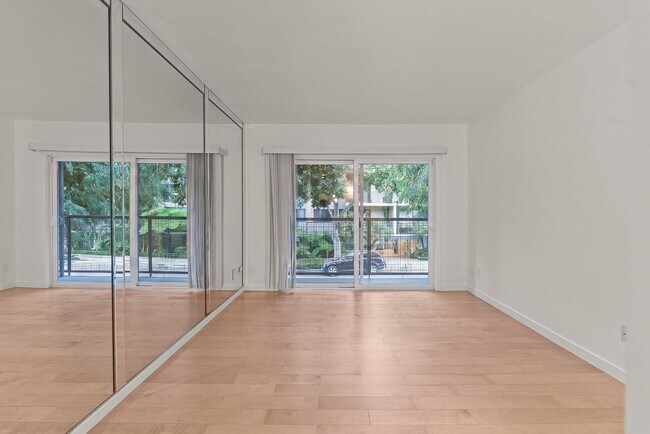 Building Photo - Fully remodeled 2BR/2BA Condo in prime West Hollywood!