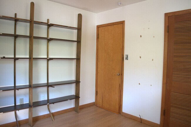 Building Photo - Marvelous 4 Bed 2.5 Bath House In Quarry H...