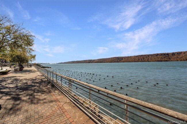 Building Photo - 351 N Broadway